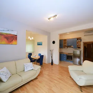 Apartment Cule, Palit